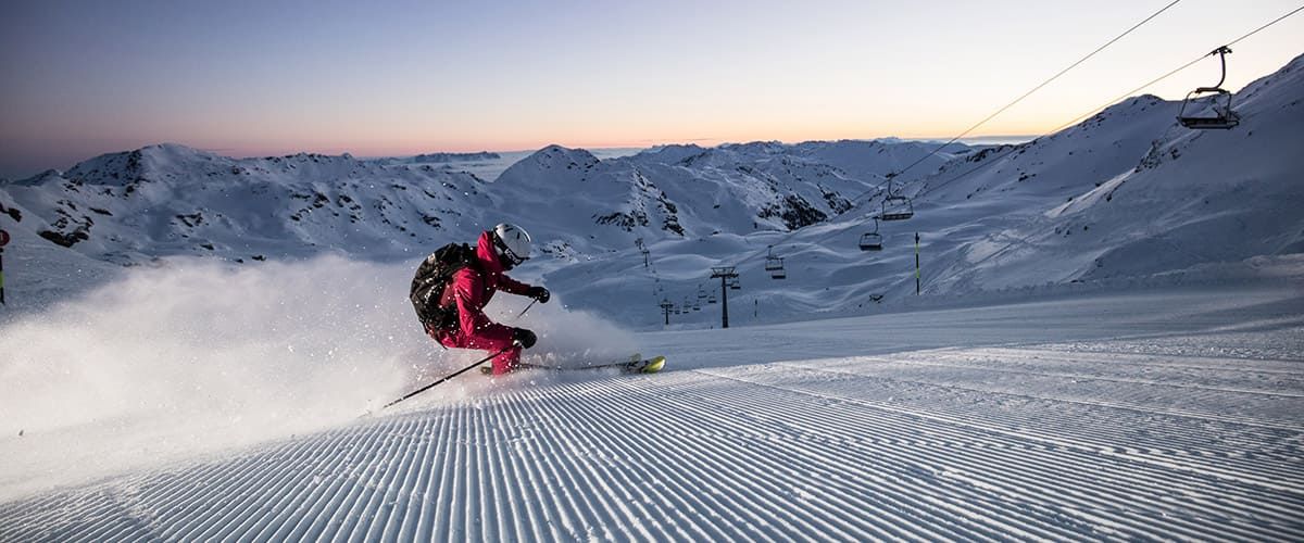 Skifahren am Morgen im Zillertal Winterurlaub Tirol